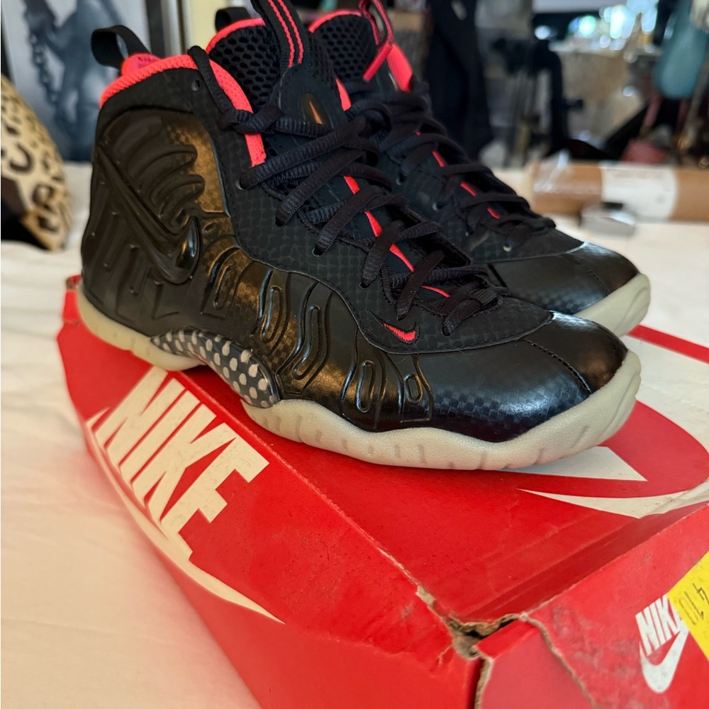 Nike Kids Black and Red Sneakers